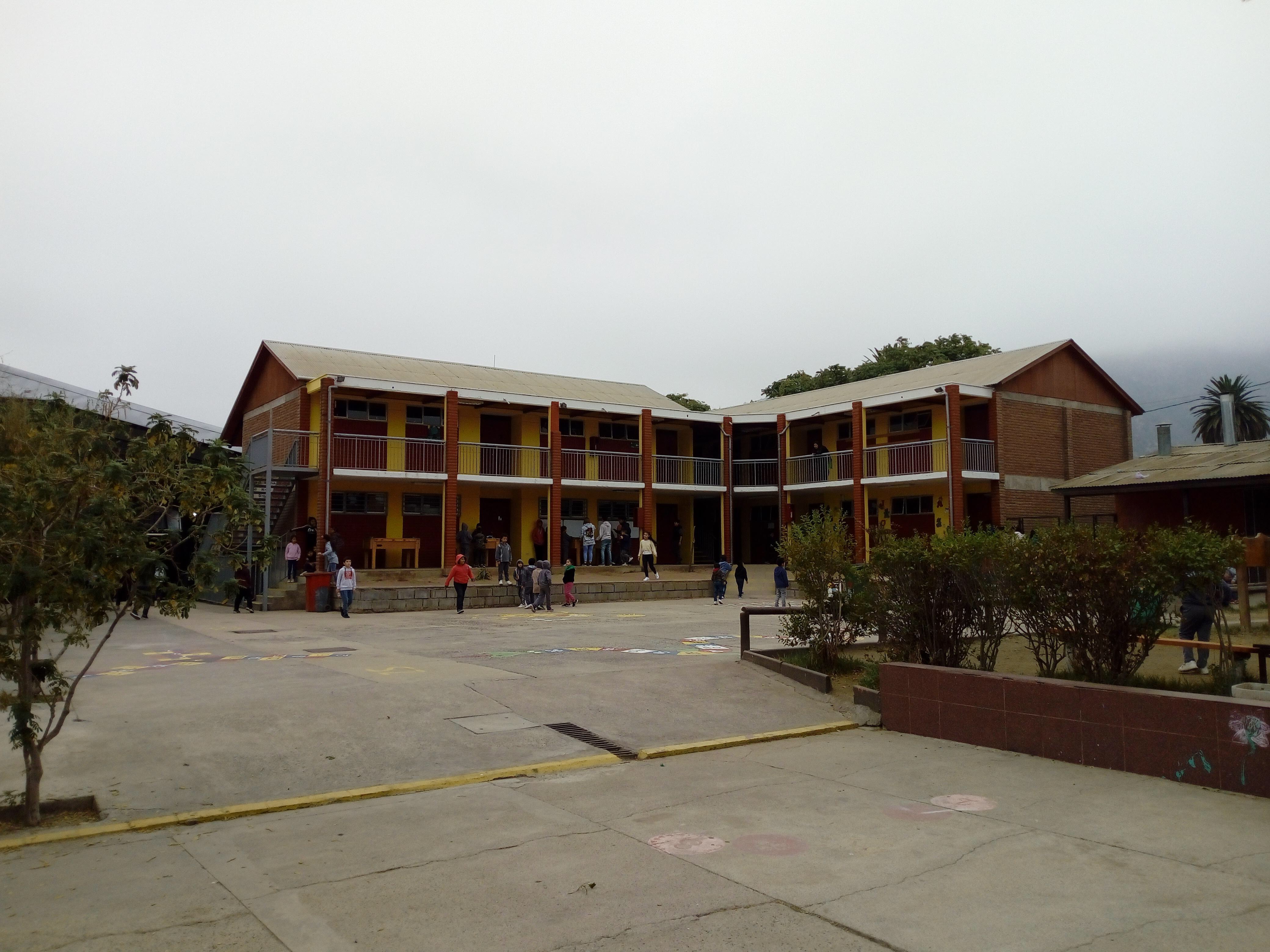 ESCUELA BÁSICA EL CARMELO – LO PRADO – CURACAVÍ