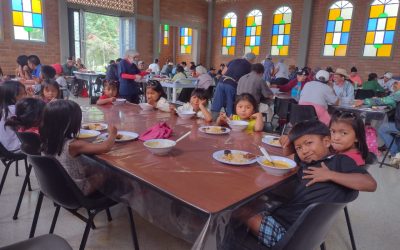 Una mesa donde cabemos todos (Urrao, Colombia)